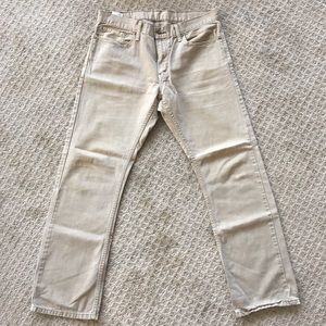 Men’s khaki Levi’s jeans